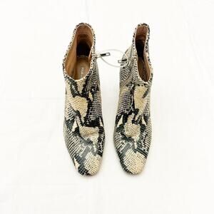 Pour La Victoire Snakeprint Ankle Leather Round Toe Boots Leather Sole Size 8.5